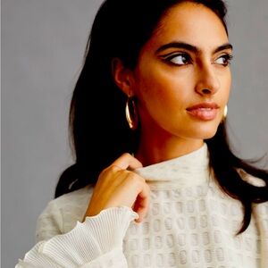 Ivory Blue Tassle Ruffled Turtleneck Pullover XL.